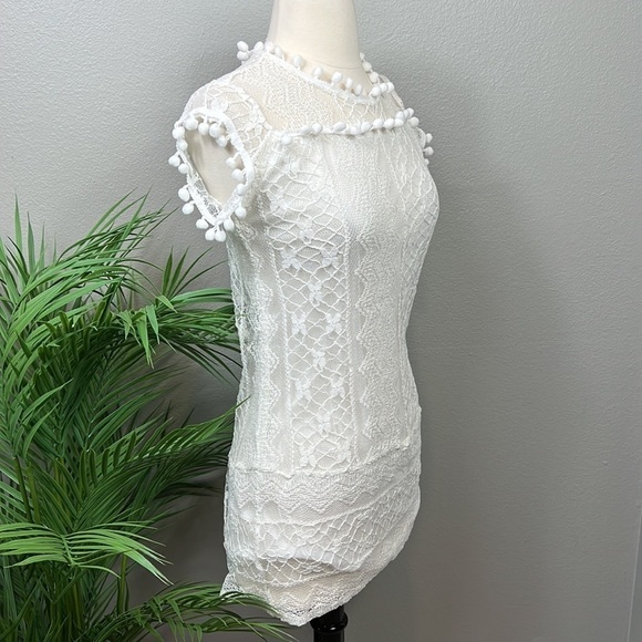 NWT Boho Beach Hut Coverup White Lace Pom Small - Picture 6 of 7